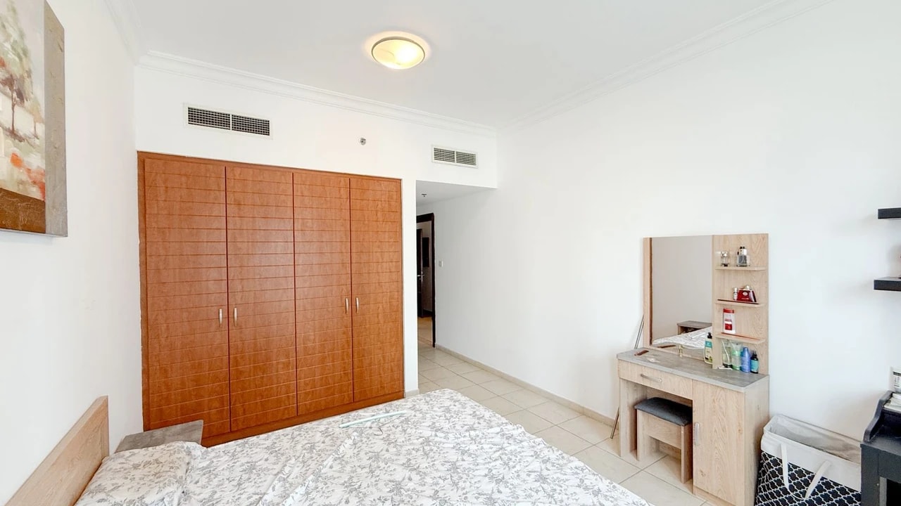 1 Bedroom Apartment for Rent in V3 Tower, Jumeirah Lake Towers – Hook & Overview