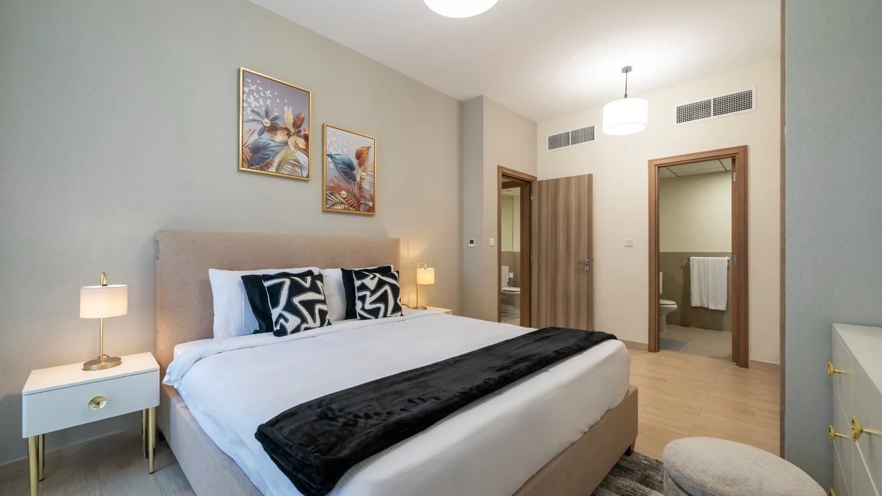 2 Bedroom Apartment for Rent in Canal Bay, Business Bay – Hook & Overview