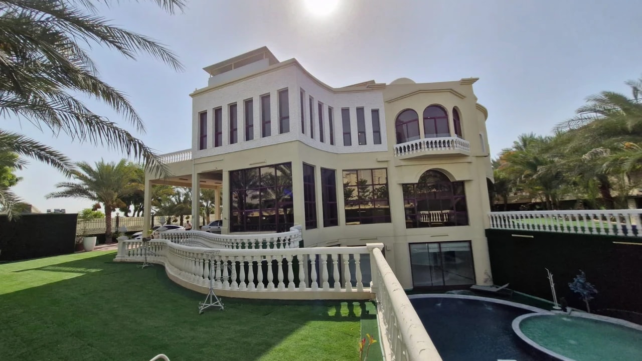 8 Bedroom Villa for Rent in Emirates Hills, Sector E – Hook & Overview